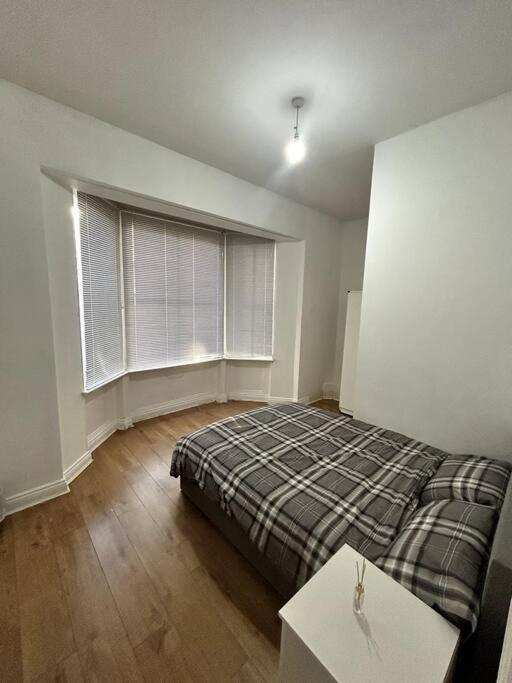 Leicester Spacious Flat With Free Parking מראה חיצוני תמונה