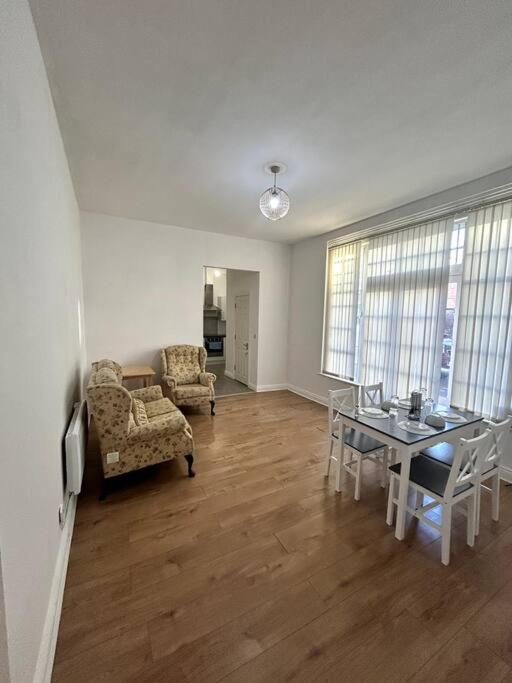 Leicester Spacious Flat With Free Parking מראה חיצוני תמונה