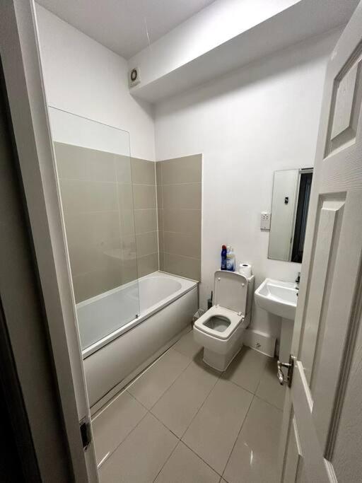 Leicester Spacious Flat With Free Parking מראה חיצוני תמונה